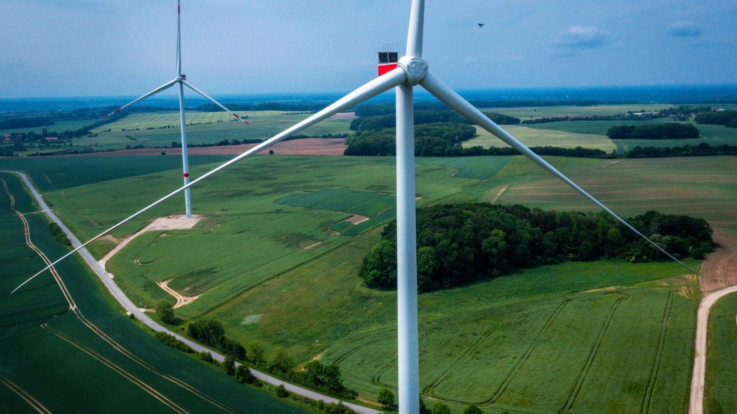 Windparks boomen: Zuletzt haben sich so viele Firmen wie noch nie für eine Förderung nach dem Erneuerbare-Energien-Gesetz (EEG) beworben.