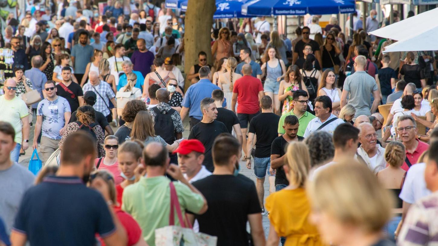 In deutschen Innenstädten waren im ersten Halbjahr mehr Besucher unterwegs als ein Jahr zuvor. Die Kaufinger Straße verzeichnete ein Plus von 7 Prozent.