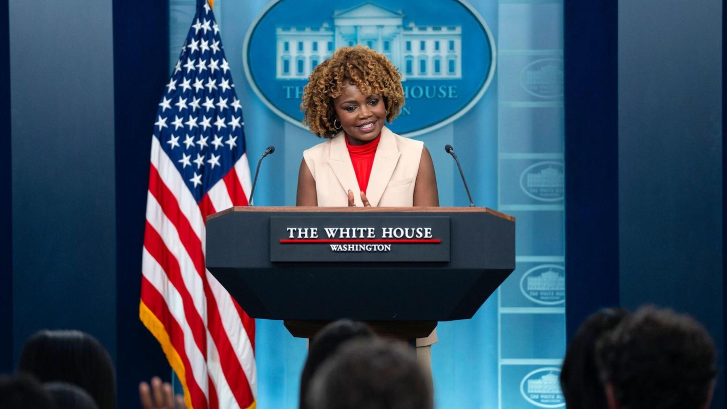 Die Sprecherin des Weißen Hauses, Karine Jean-Pierre, muss derzeit fast ausschließlich Fragen zum desaströsen TV-Auftritt ihres Chefs beatworten.