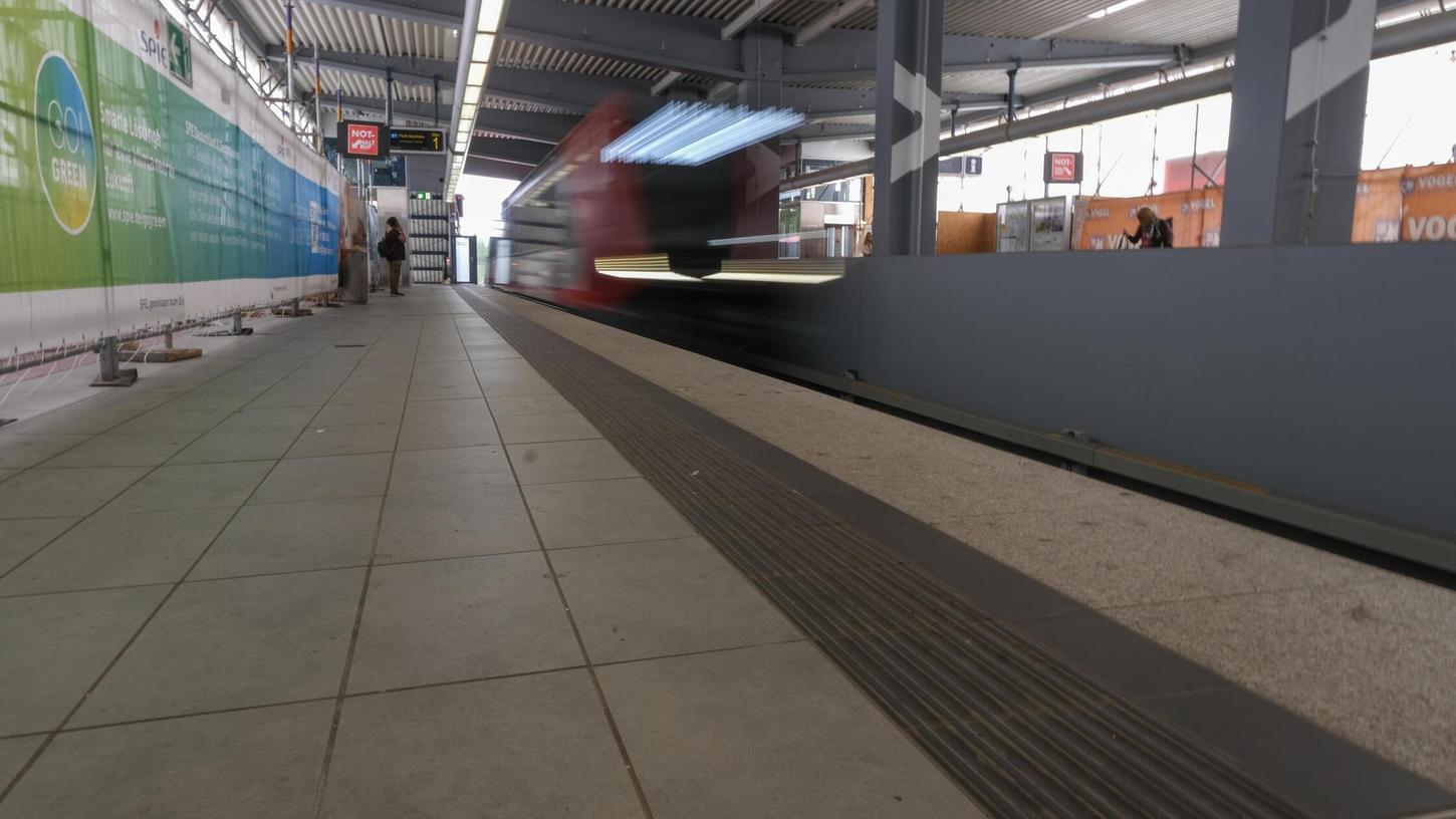 Bis Mittag gibt es Verzögerungen im Nürnberger U-Bahn-Netz. Bis Mittag gibt es Verzögerungen im Nürnberger U-Bahn-Netz.