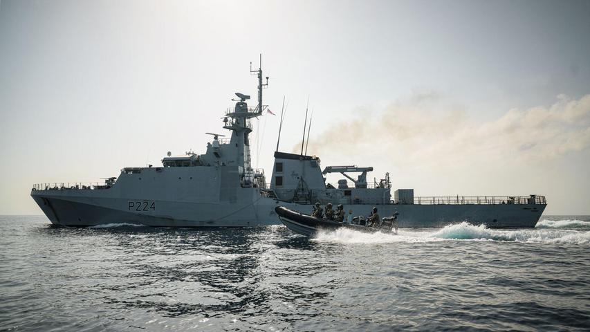 Das britische Verteidigungsministerium kündigte an, ein Schiff der Navy zur Unterstützung auf die Kaimaninseln zu schicken.