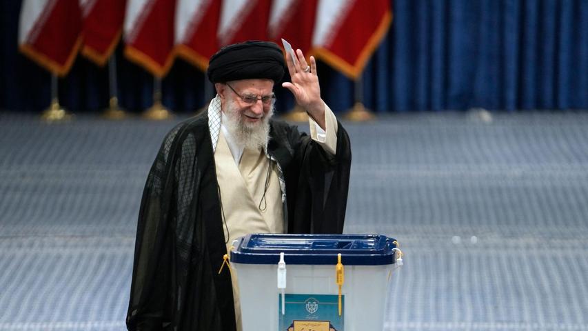 Im Iran ist nicht der Präsident, sondern Religionsführer Ajatollah Ali Chamenei das Staatsoberhaupt. (Archivbild)