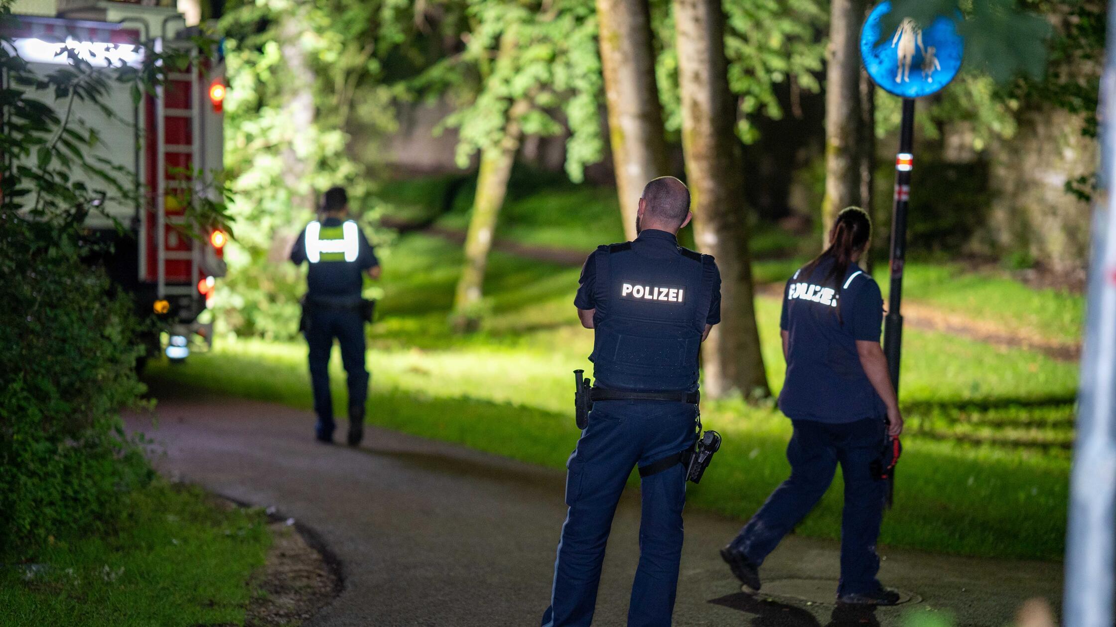 Schwerverletzter Nach Messerstichen In Neumarkter Stadtpark: Polizei ...