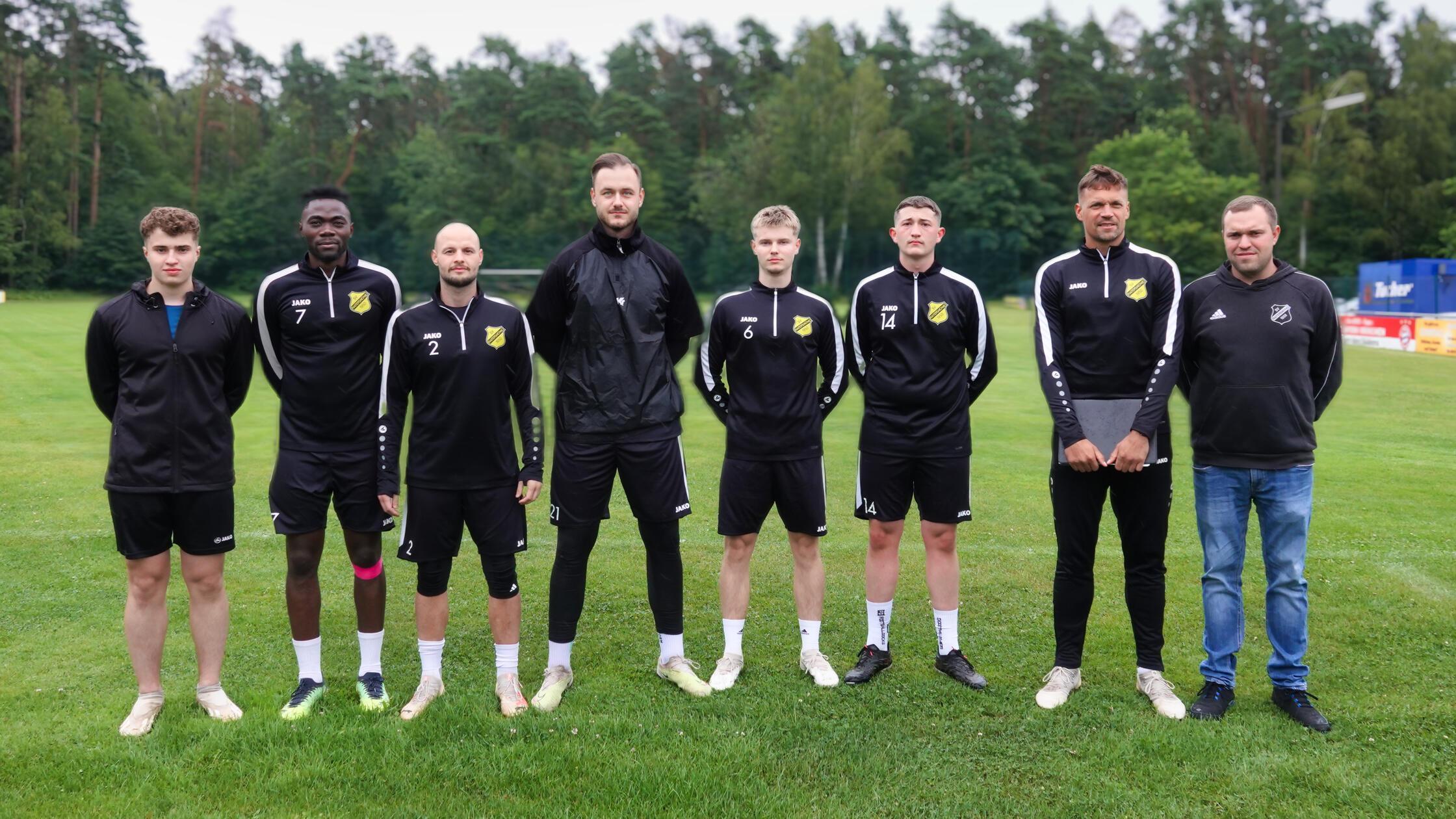 Neustart mit Hindernissen beim SV Raitersaich: Trainer und Spieler ...