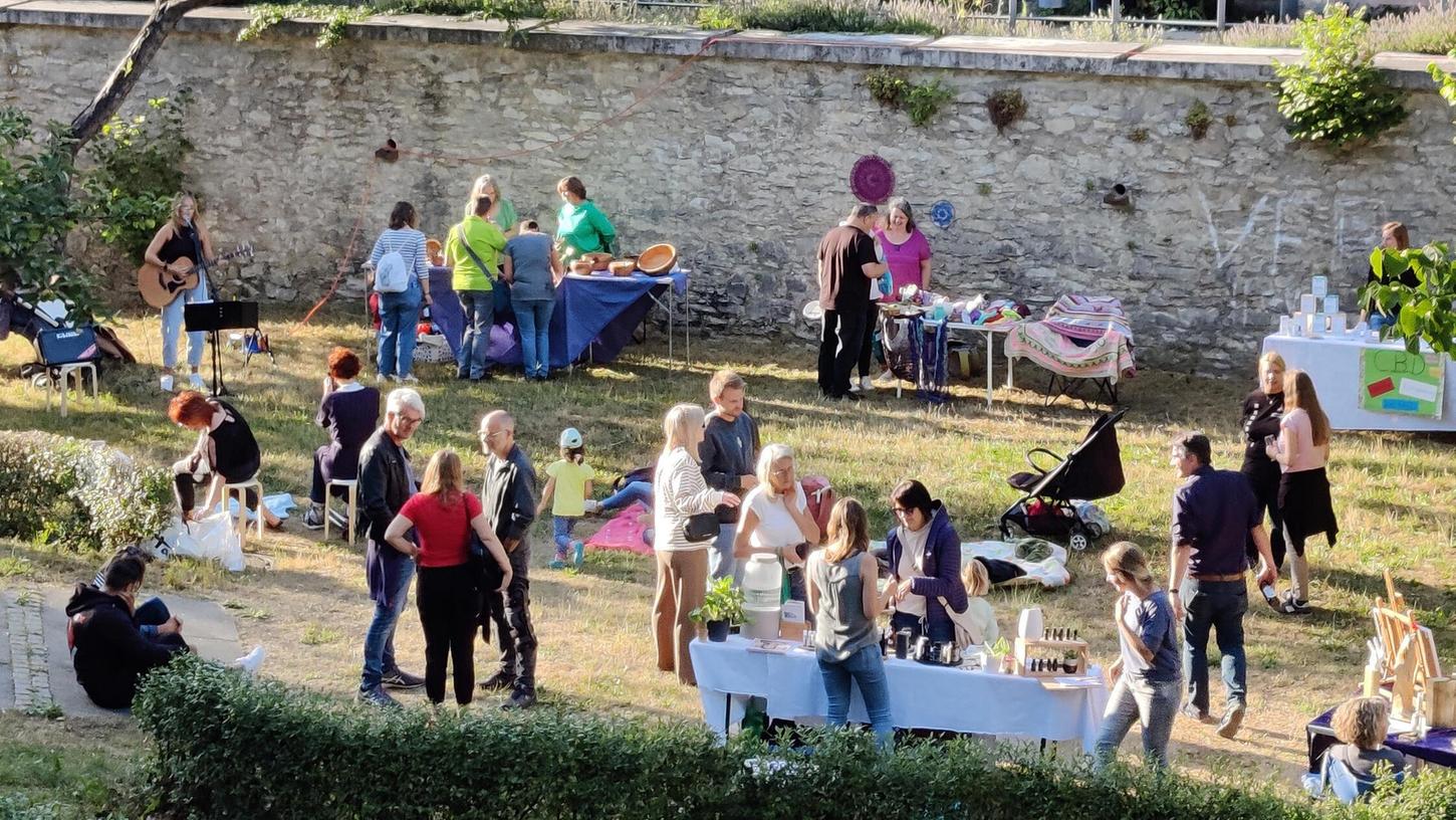 Der Neumarkter Kreativmarkt findet im Stadtgraben statt. Der Neumarkter Kreativmarkt findet im Stadtgraben statt.