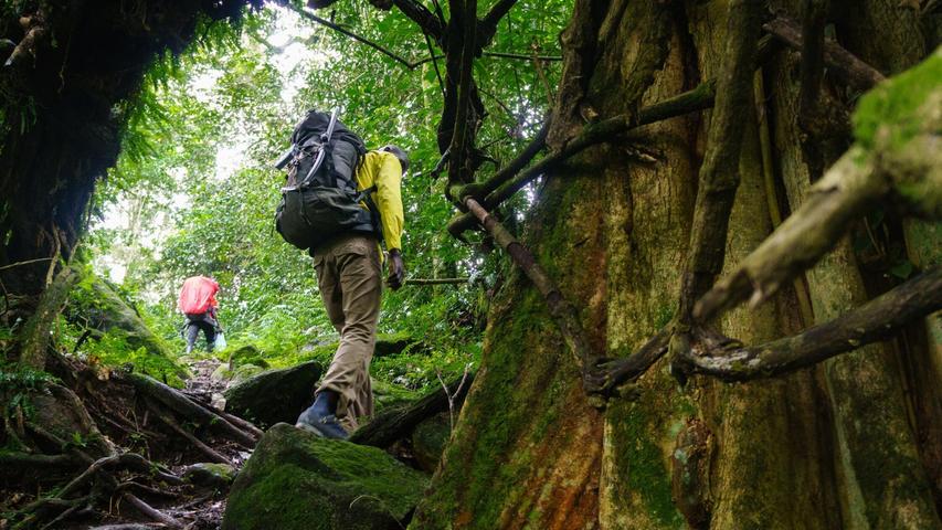 Mehr Komfort beim Trekking: Gerade in warmen Ländern kommt es auf atmungsaktive Kleidung an. Mehr Komfort beim Trekking: Gerade in warmen Ländern kommt es auf atmungsaktive Kleidung an.