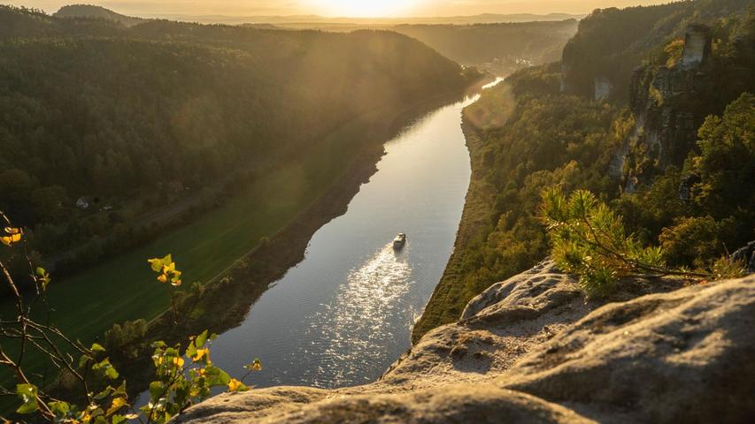Den Blick weit schweifen lassen: Wandern kann auch für die Augen erholsam sein. Den Blick weit schweifen lassen: Wandern kann auch für die Augen erholsam sein.
