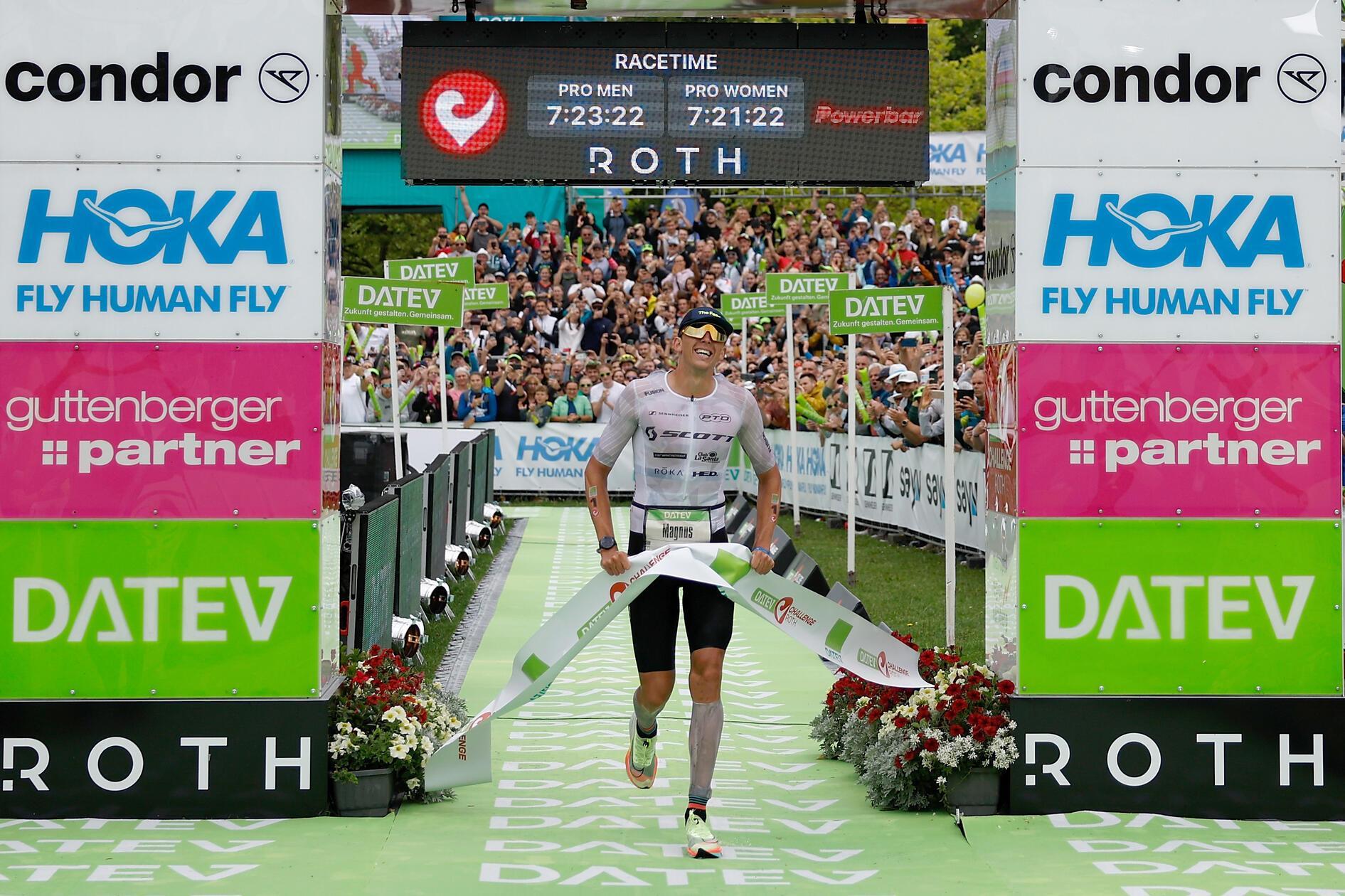 Magnus Ditlev hat zum dritten Mal nacheinander den Challenge Roth gewonnen und seine Weltbestzeit vom vergangenen Jahr noch einmal unterboten.