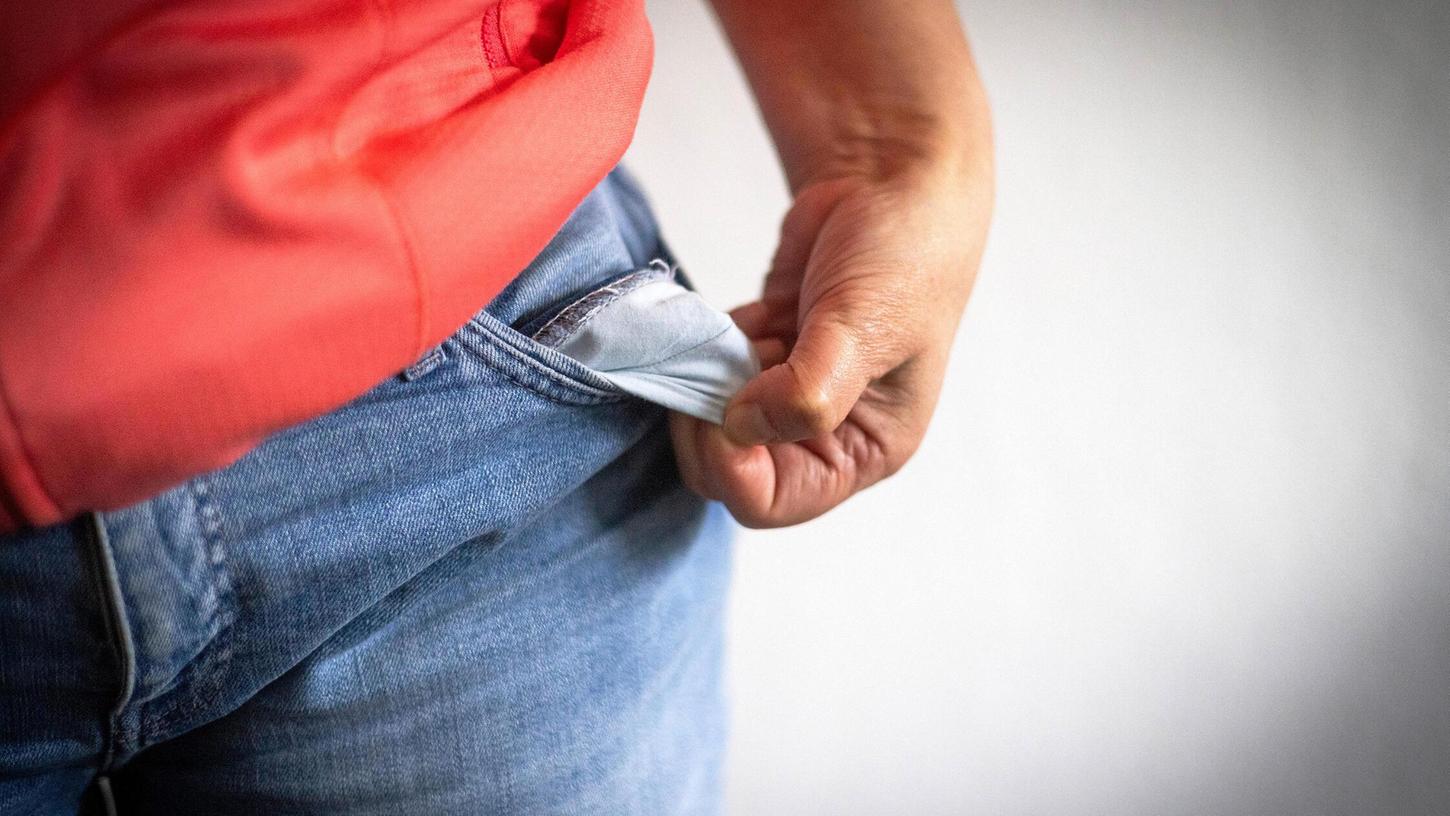 Auch wer in finanzielle Nöte gerät oder von Armut betroffen ist, bekommt bei der KASA Rat und Hilfe. Auch wer in finanzielle Nöte gerät oder von Armut betroffen ist, bekommt bei der KASA Rat und Hilfe.