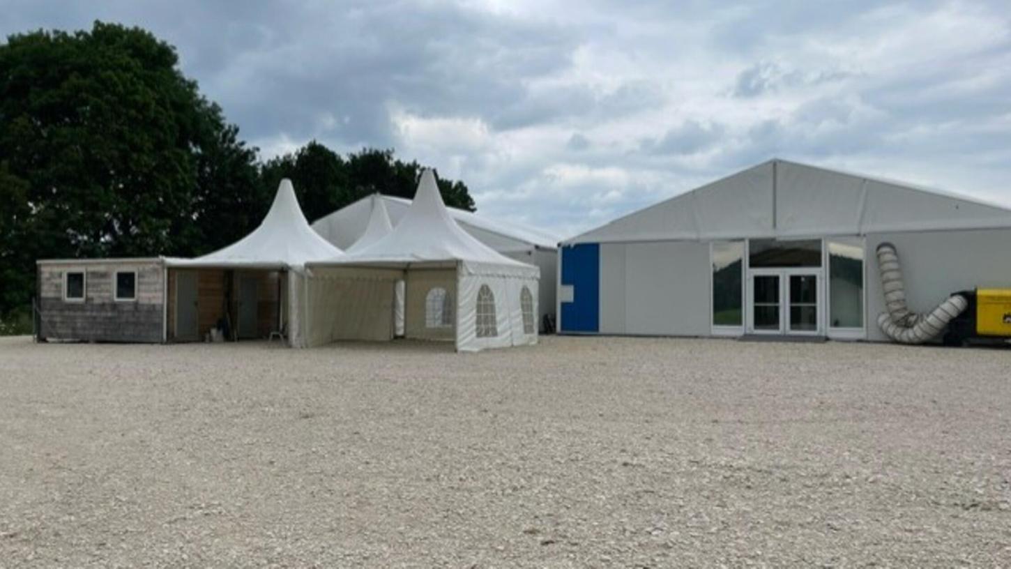 Das Landratsamt Ansbach hat in Wassertrüdingen eine neue Notunterkunft für Asylbewerber in Betrieb genommen. Das Landratsamt Ansbach hat in Wassertrüdingen eine neue Notunterkunft für Asylbewerber in Betrieb genommen.