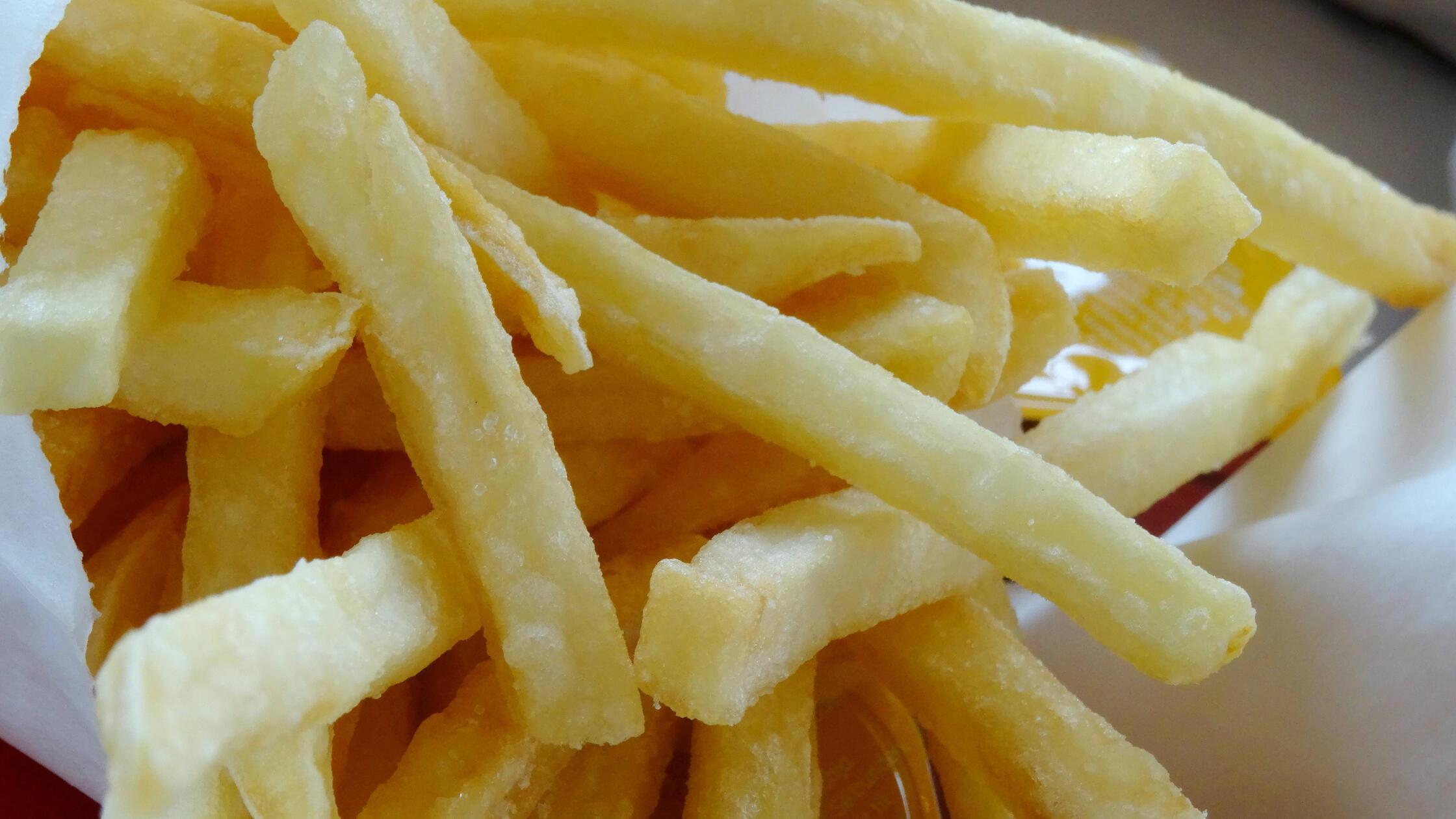 Pommes aufwärmen So werden sie lecker & knusprig