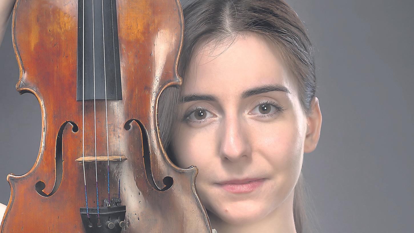 Mit von der Partie: die aus Armenien stammende und mit Preisen ausgestattete Geigerin Diana Adamyan. Mit von der Partie: die aus Armenien stammende und mit Preisen ausgestattete Geigerin Diana Adamyan.