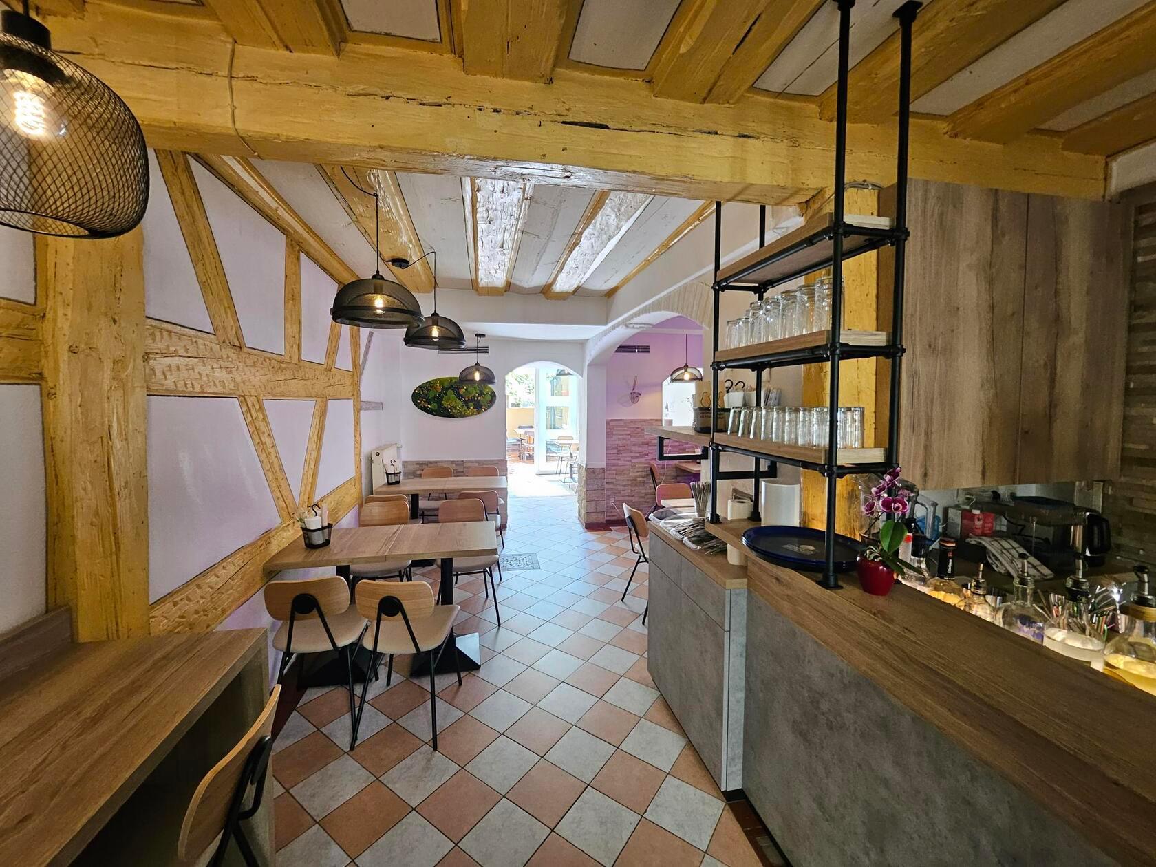 Zuvor war in dem Restaurant in der ein italienisches Restaurant beheimatet. Nach dem Umbau erinnert innen nur noch wenig an "Bella Italia".