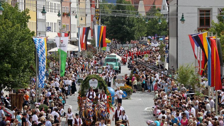 Der Neumarkter Volksfestumzug 2011