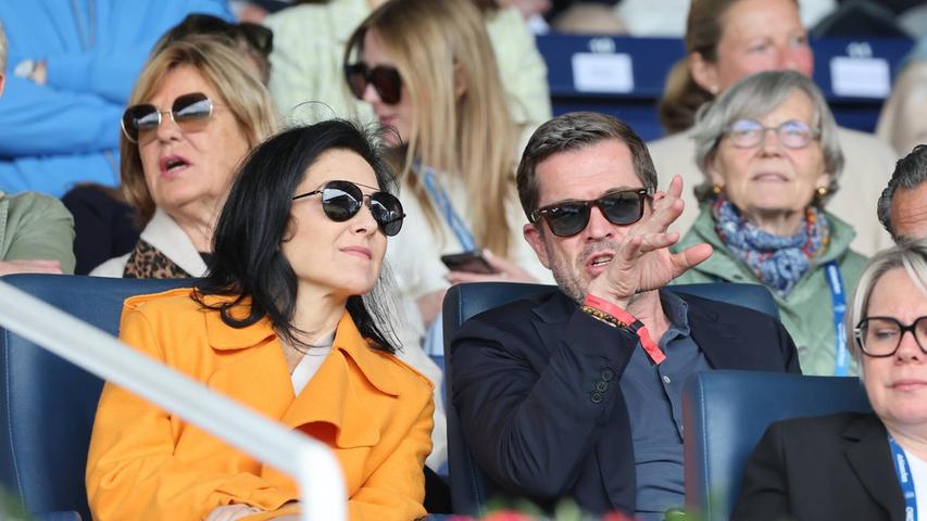 Liegt da Liebe in der Luft? Karl-Theodor zu Guttenberg, ehemaliger Bundesminister der Verteidigung, zeigt sich in Begleitung von Katharina Reiche auf der Ehrentribüne des CHIO Aachen, dem "Großen Preis von Aachen 2024". Liegt da Liebe in der Luft? Karl-Theodor zu Guttenberg, ehemaliger Bundesminister der Verteidigung, zeigt sich in Begleitung von Katharina Reiche auf der Ehrentribüne des CHIO Aachen, dem "Großen Preis von Aachen 2024".