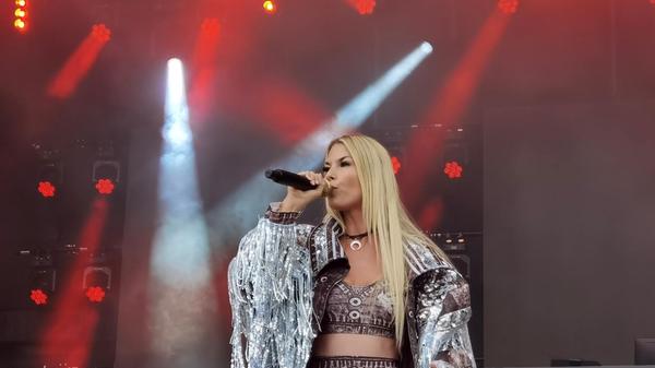 Neben Isi Glück begeisterten unter anderem auch Mia Julia, Julian Sommer und Ikke Hüftgold die Feiernden.