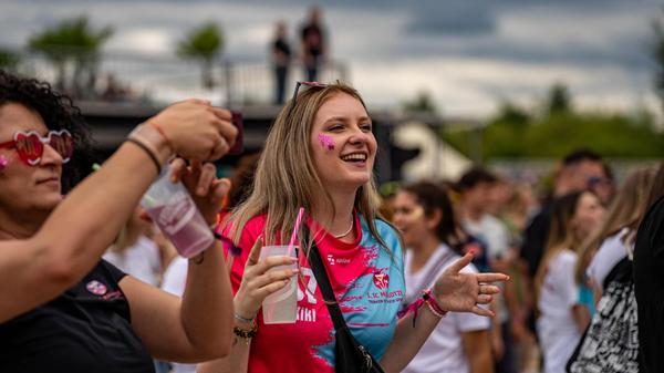 Die Fans sangen die Hymnen der Schinkenstraße inbrünstig mit.