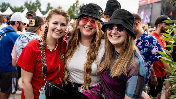 Kreativ, kreativer, Super Sommer Sause: So gut wie jeder Besucher oder jede Besucherin hatte sich einen speziellen Kniff für das Feier-Outfit überlegt.