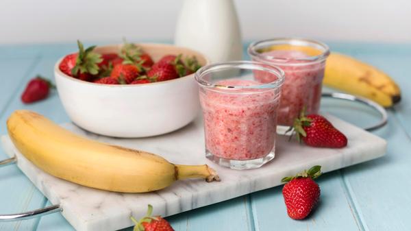 natural-smoothies-with-fruits