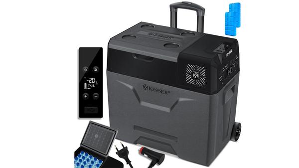 Die Kühlbox lässt sich dank Rädern und Teleskopstange leicht transportieren.