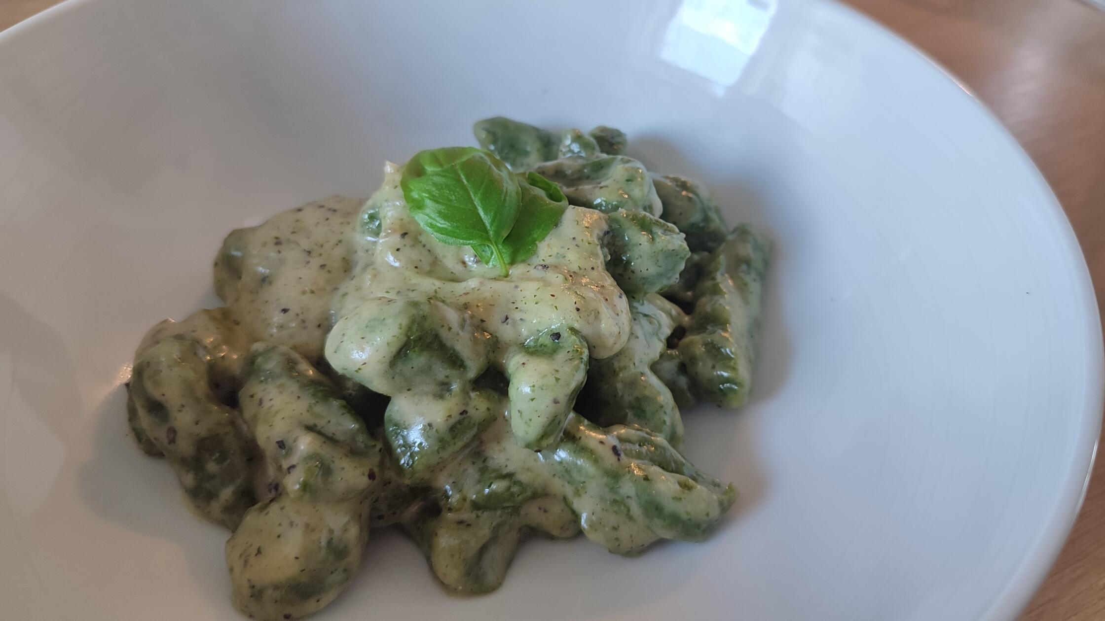 Römischer Klassiker mal anders: Cacio e Pepe mit Rucola Gnocchi