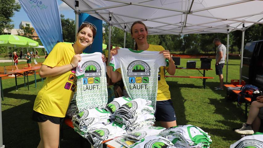 Rund 150 ehrenamtliche Helferinnen und Helfer trugen zum Gelingen des Fürther Schultriathlons bei. Rund 150 ehrenamtliche Helferinnen und Helfer trugen zum Gelingen des Fürther Schultriathlons bei.