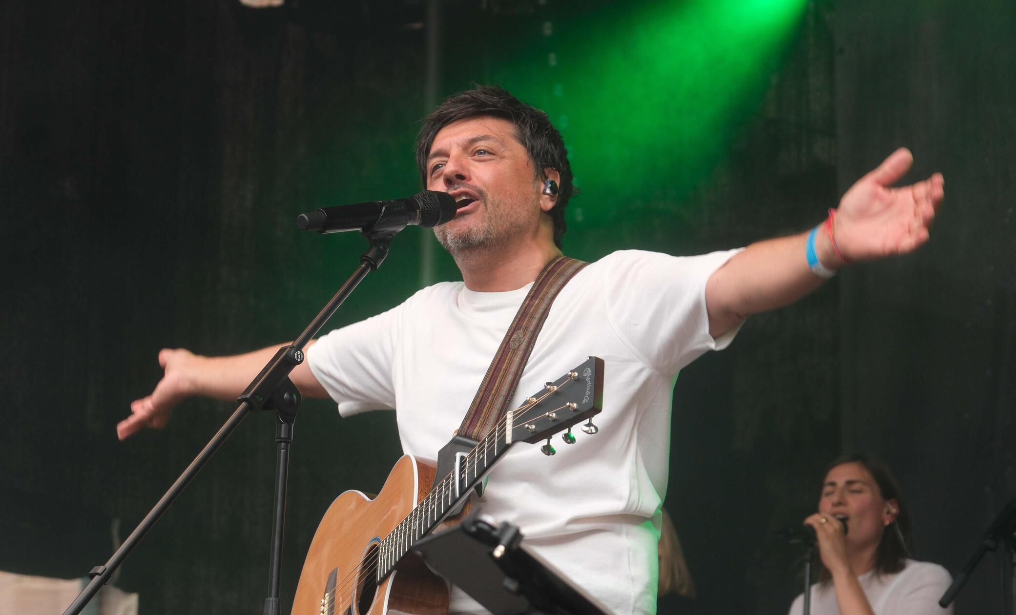 Pino Barone spielt am Freitag, 19. Juli, gemeinsam mit seiner Band in der Rundkapelle Altenfurt. Das Open-Air-Konzert startet um 19 Uhr auf dem Leonhard-Übler-Platz in Nürnberg-Altenfurt. Der Eintritt der Veranstaltung ist frei.