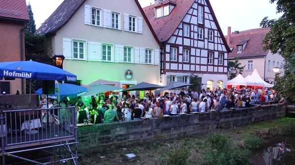 Von Freitag, 19. Juli, bis Sonntag, 21. Juli, findet das Bürgerfest in der Schwabacher Altstadt statt. Von Live-Musik bis zu kulinarischen Schmankerl ist dort einiges geboten.