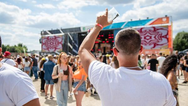 Am Samstag, 20. Juli, startet wieder das Latin airport Festival. Auch in diesem Jahr verspricht das Festival am Nürnberger Flughafen einen Tag voller Latin-Vibes. Tickets für das Festival gibt es ab 69 Euro, Einlass ist um 13.30 Uhr.