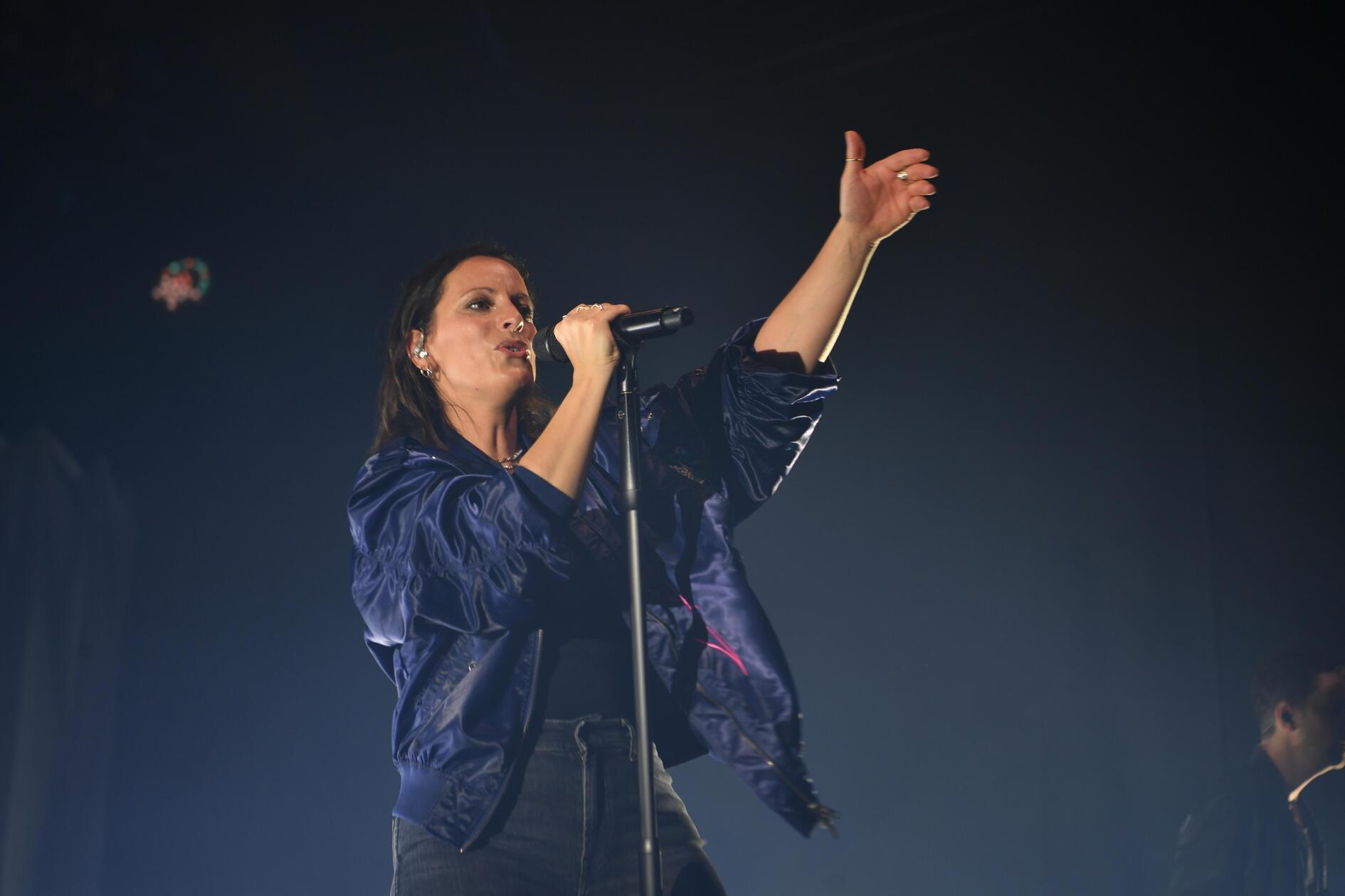 Ein Highlight im Programm der Kulturinsel Wöhrmühle 2024: die deutsche Rockband Silbermond. Am Samstag, 20. Juli, kommt die Band um Sängerin Stefanie Kloß erstmals auf die Kulturinsel Wöhrmühle und hat Lieder aus 26 Jahren Bandgeschichte im Gepäck - nicht zuletzt Hits wie "Das Beste", "Symphonie", "Irgendwas bleibt" oder "Krieger des Lichts".