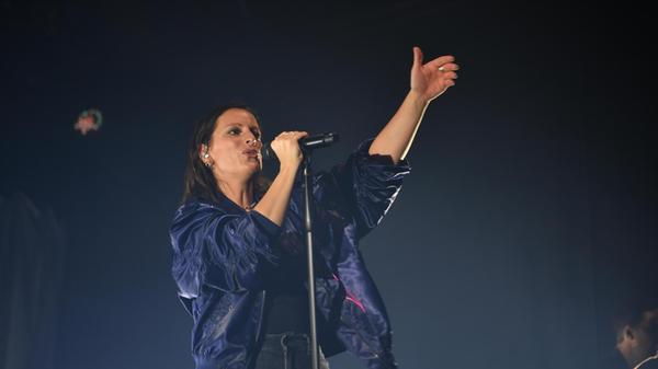 Ein Highlight im Programm der Kulturinsel Wöhrmühle 2024: die deutsche Rockband Silbermond. Am Samstag, 20. Juli, kommt die Band um Sängerin Stefanie Kloß erstmals auf die Kulturinsel Wöhrmühle und hat Lieder aus 26 Jahren Bandgeschichte im Gepäck - nicht zuletzt Hits wie "Das Beste", "Symphonie", "Irgendwas bleibt" oder "Krieger des Lichts".