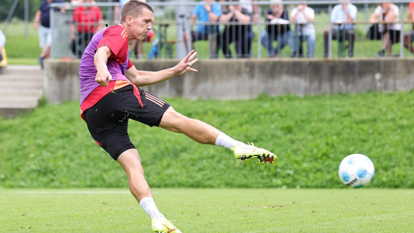 Ondrej Karafiat zählt nun nicht mehr zu den Probespielern, sondern ganz offiziell zum Kader des 1. FC Nürnberg in der Saison 2024/25. Ondrej Karafiat zählt nun nicht mehr zu den Probespielern, sondern ganz offiziell zum Kader des 1. FC Nürnberg in der Saison 2024/25.