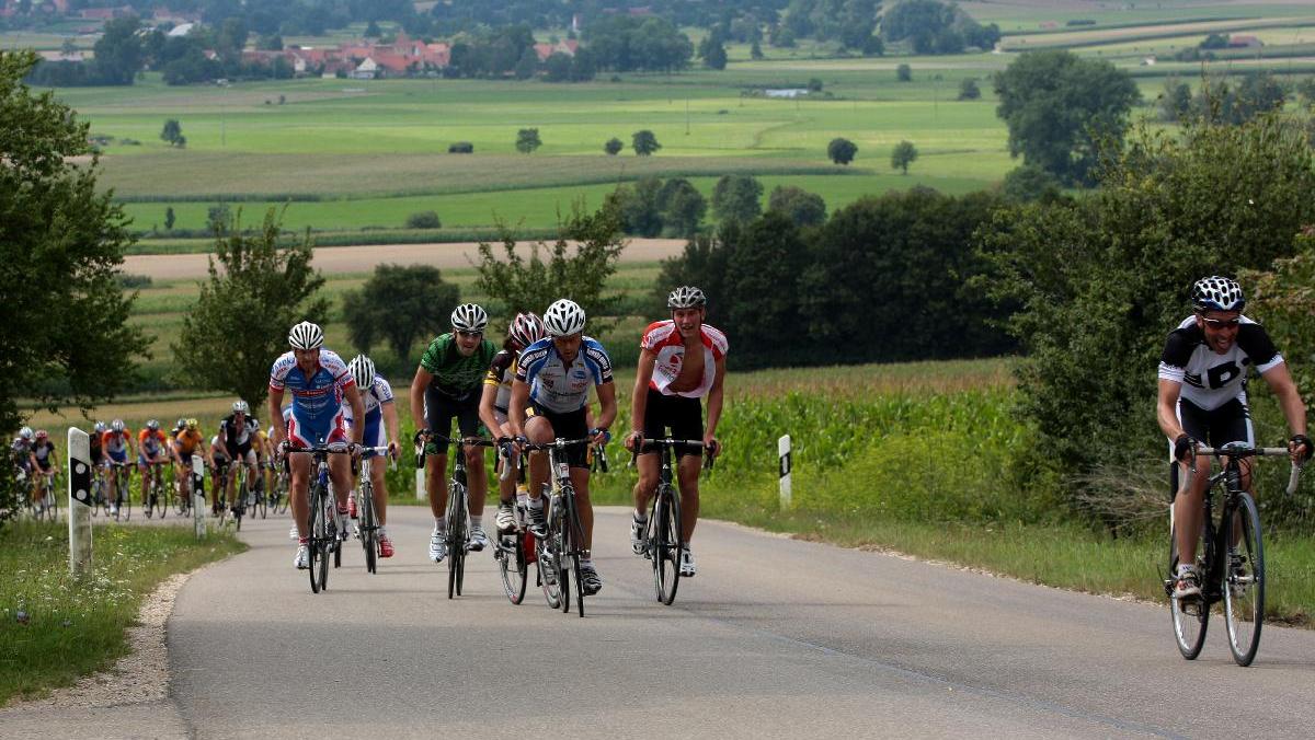 Für Radfahrer hält der Hesselberg mit seinen 689 Metern Höhe einige kräftezehrende Anstiege bereit.