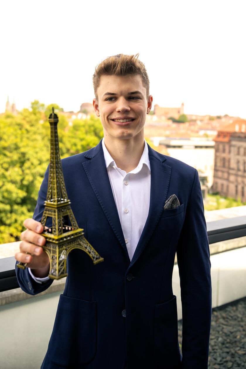 Taliso Engel ist in Paris der gejagte Topfavorit. Der Paralympics-Sieger von 2021 ist amtierender Europa- und Weltmeister. Dabei verlief das vergangene Jahr für ihn gar nicht einfach. Erst eine Mandelentzündung, dann ein Riss des Trommelfells und eine OP an der Gehörschnecke hat er hinter sich.