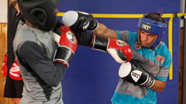 Er fliegt in der Nürnberger Sportpolitik ein bisschen unter dem Radar. Dabei trainiert er seit mehr als zwei Jahren in der Südstadt. Der Boxer Omid Ahmadi Safa tritt in Paris nicht für sein Heimatland Iran an, sondern für das olympische Flüchtlingsteam.