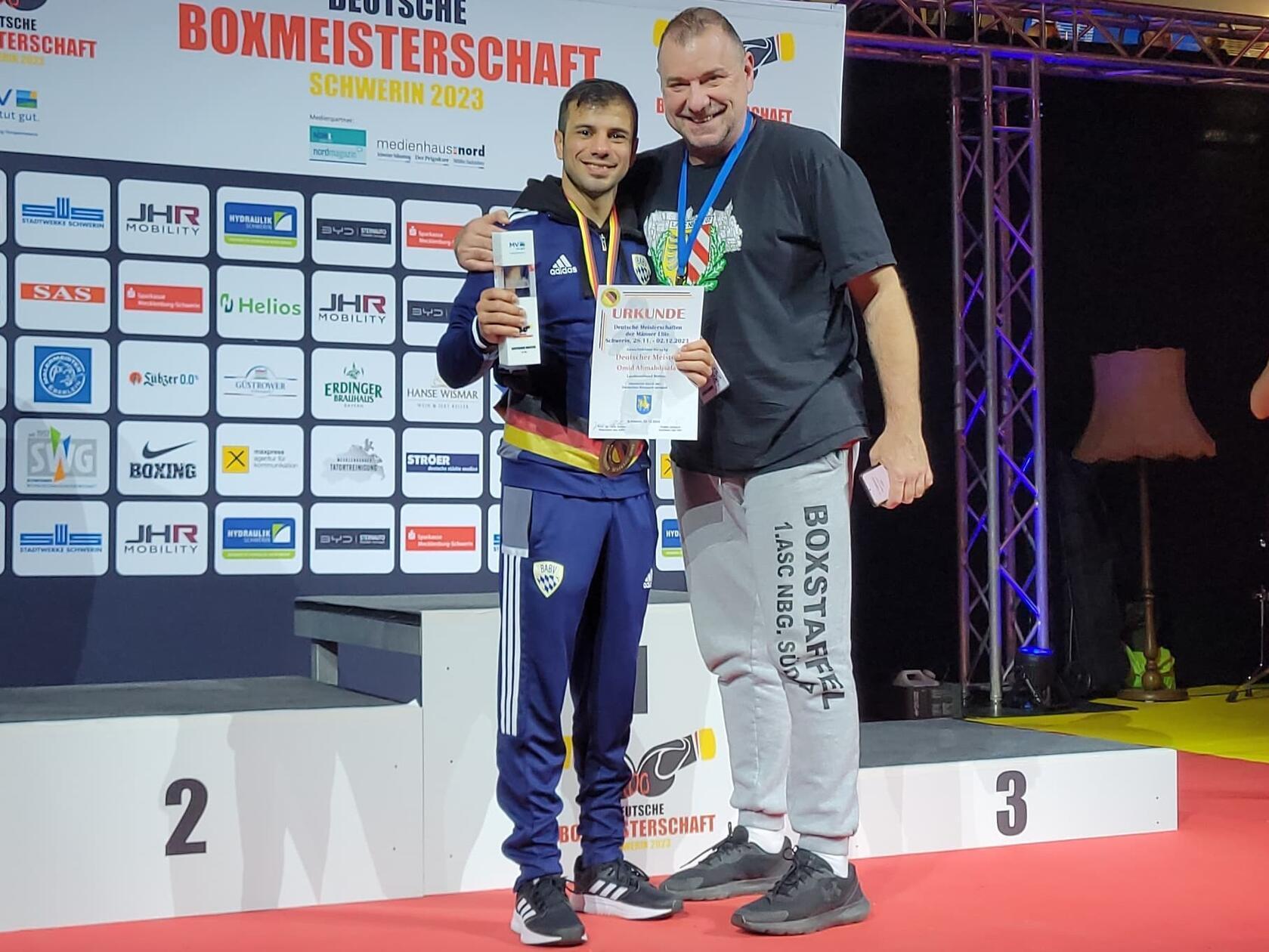 Sein Trainer Harald Retzer ist davon überzeugt, dass er in Paris "nicht nur dabei sein möchte". Mit ein wenig Losglück sollte für den 31-Jährigen eine Medaille möglich sein. Derzeit befindet sich Ahmadi Safa mit der Deutschen Box-Nationalmannschaft noch in Saarbrücken.