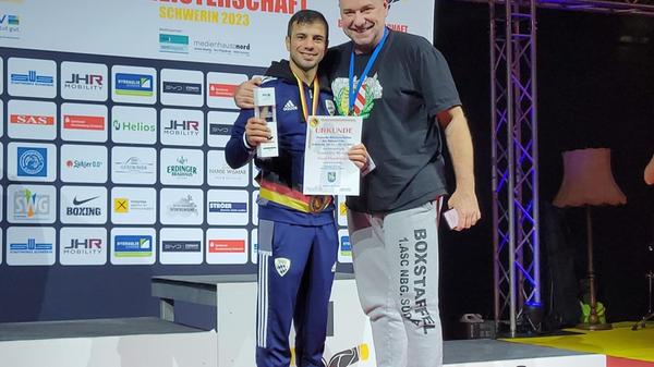Sein Trainer Harald Retzer ist davon überzeugt, dass er in Paris "nicht nur dabei sein möchte". Mit ein wenig Losglück sollte für den 31-Jährigen eine Medaille möglich sein. Derzeit befindet sich Ahmadi Safa mit der Deutschen Box-Nationalmannschaft noch in Saarbrücken.