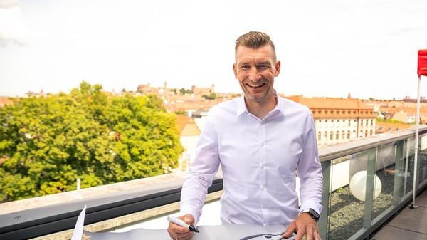 Für den amtierenden Europa- und Weltmeister scheint auch eine Medaille in der Zieleinfahrt realistisch. In Tokio holte er im Zeitfahren Bronze. Die Wettbewerbe des 42-Jährigen finden am 7. und 8. September statt.