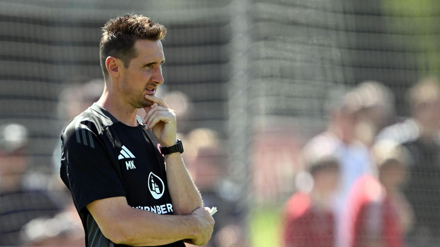 Klose sieht ein 4:2 seines 1. FC Nürnberg gegen Blackburn. Klose sieht ein 4:2 seines 1. FC Nürnberg gegen Blackburn.