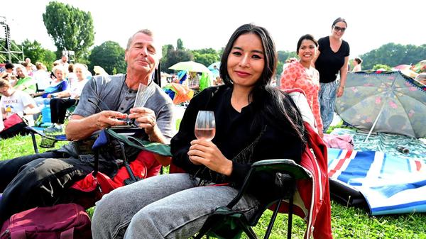Klassik Open Air mit der Staatsphiharmonie im Luitpoldhain. Roland Böer als Generalmusikdirektor der Staatsphilharmonie Nürnberg gibt sein Debüt im Luitpoldhain mit Werken, die von Romeo und Julia inspiriert wurden