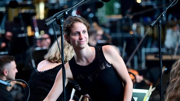 Klassik Open Air mit der Staatsphiharmonie im Luitpoldhain. Roland Böer als Generalmusikdirektor der Staatsphilharmonie Nürnberg gibt sein Debüt im Luitpoldhain mit Werken, die von Romeo und Julia inspiriert wurden