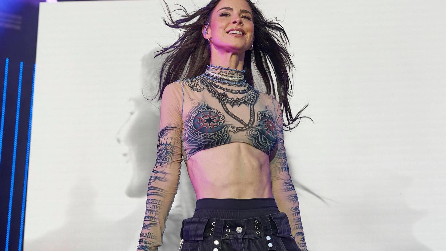 Lena Meyer-Landrut live beim Sommerfestival 2024 unter dem Motto Beats, Bands und Beach in der Autostadt. Lena Meyer-Landrut live beim Sommerfestival 2024 unter dem Motto Beats, Bands und Beach in der Autostadt.
