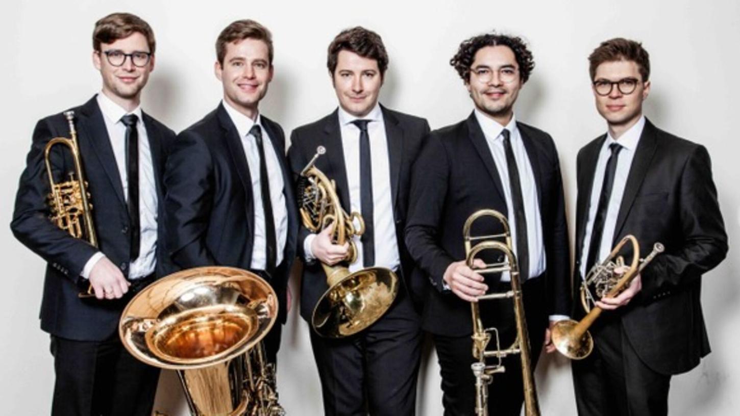 Diese fünf jungen Blechmusiker geben am 28. Juli eines von zwei Konzerten im Rahmen des umfangreichen Programms an diesem Tag im Hause Zimmermann. Es ist das Salaputia Brass Quintett. Diese fünf jungen Blechmusiker geben am 28. Juli eines von zwei Konzerten im Rahmen des umfangreichen Programms an diesem Tag im Hause Zimmermann. Es ist das Salaputia Brass Quintett.