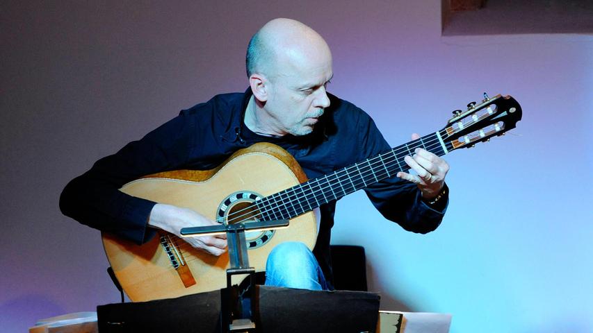 Klaus Jäckle ist in Mörsach alles andere als ein Unbekannter. Seine Gitarrenkünste werden hier und anderswo geschätzt. Klaus Jäckle ist in Mörsach alles andere als ein Unbekannter. Seine Gitarrenkünste werden hier und anderswo geschätzt.