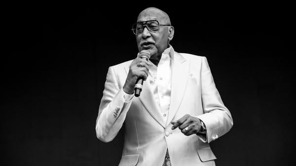 Der US-Sänger Duke Fakir, Mitbegründer der legendären Soulgruppe Four Tops, ist tot. Der 88-Jährige starb in seinem Haus in Detroit (US-Bundesstaat Michigan) an Herzversagen, wie die "New York Times" unter Berufung auf eine Mitteilung seiner Familie berichtete.