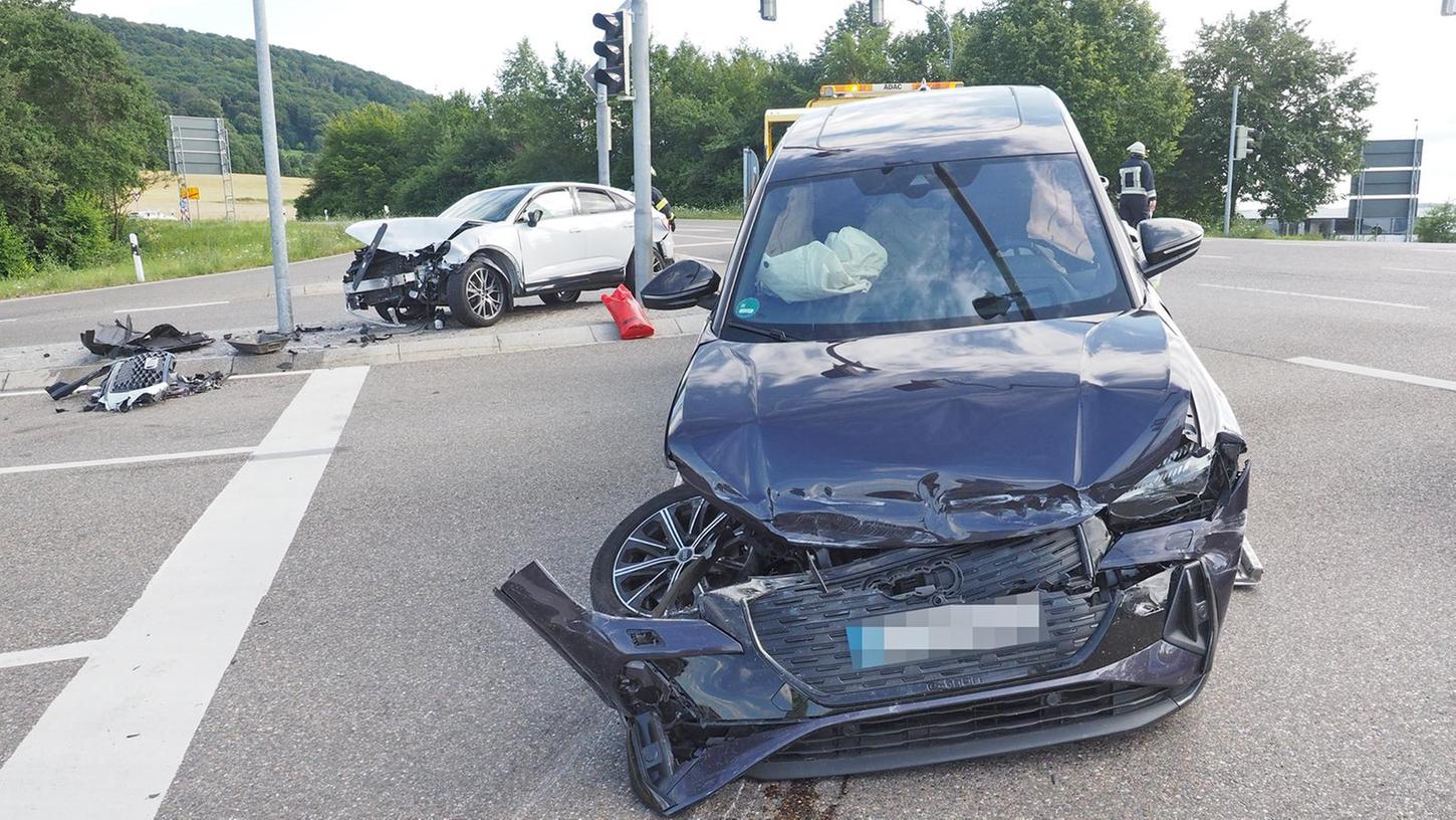 Die Einfahrt Weißenburg-Süd der B2 war für gut eine halbe Stunde gesperrt. Die Einfahrt Weißenburg-Süd der B2 war für gut eine halbe Stunde gesperrt.