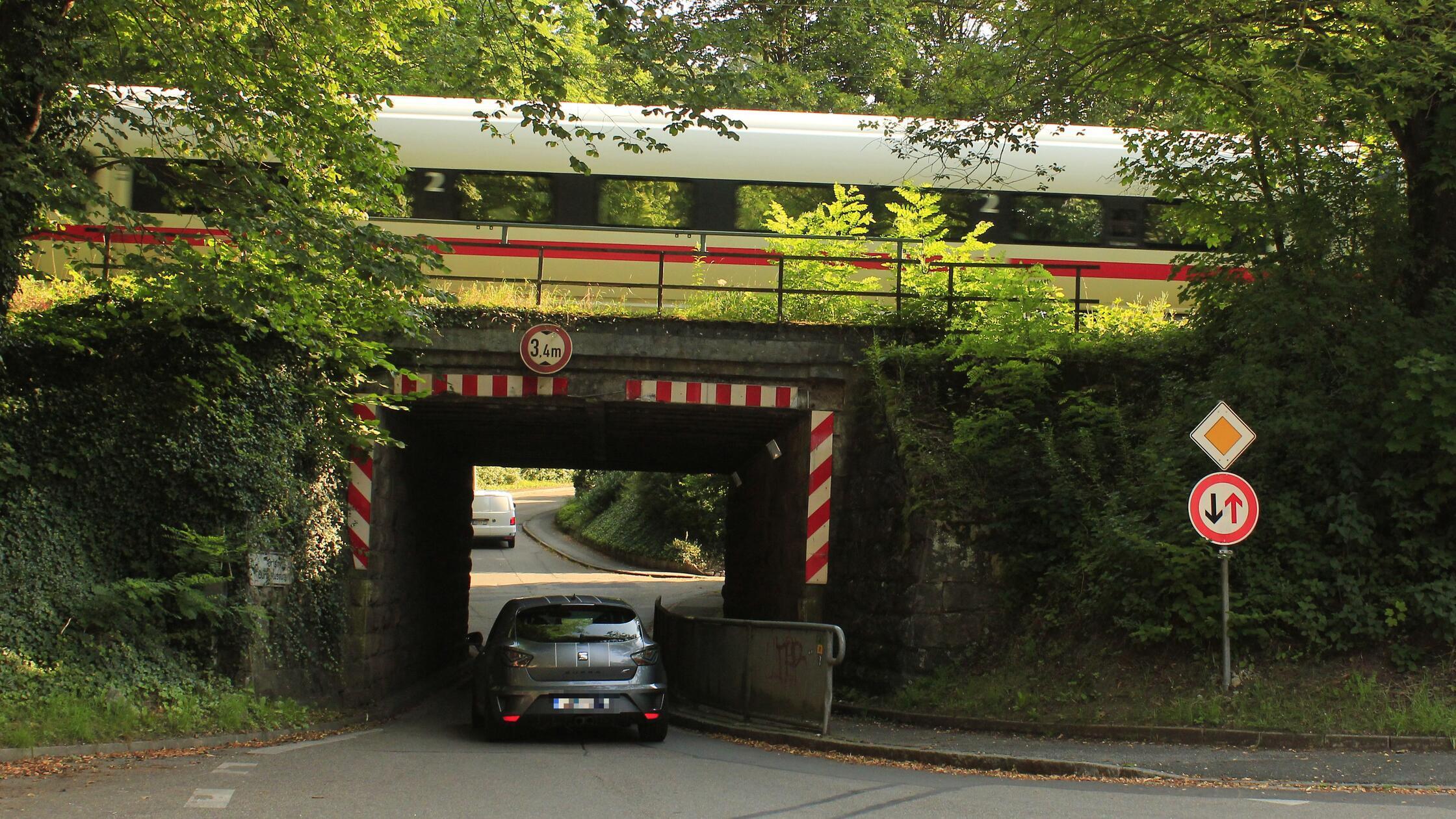 Zweigleisige Br&uuml;cke f&uuml;r dreigleisige Strecke: Bahn verwirrt mit neuem Bauwerk bei N&uuml;rnberg