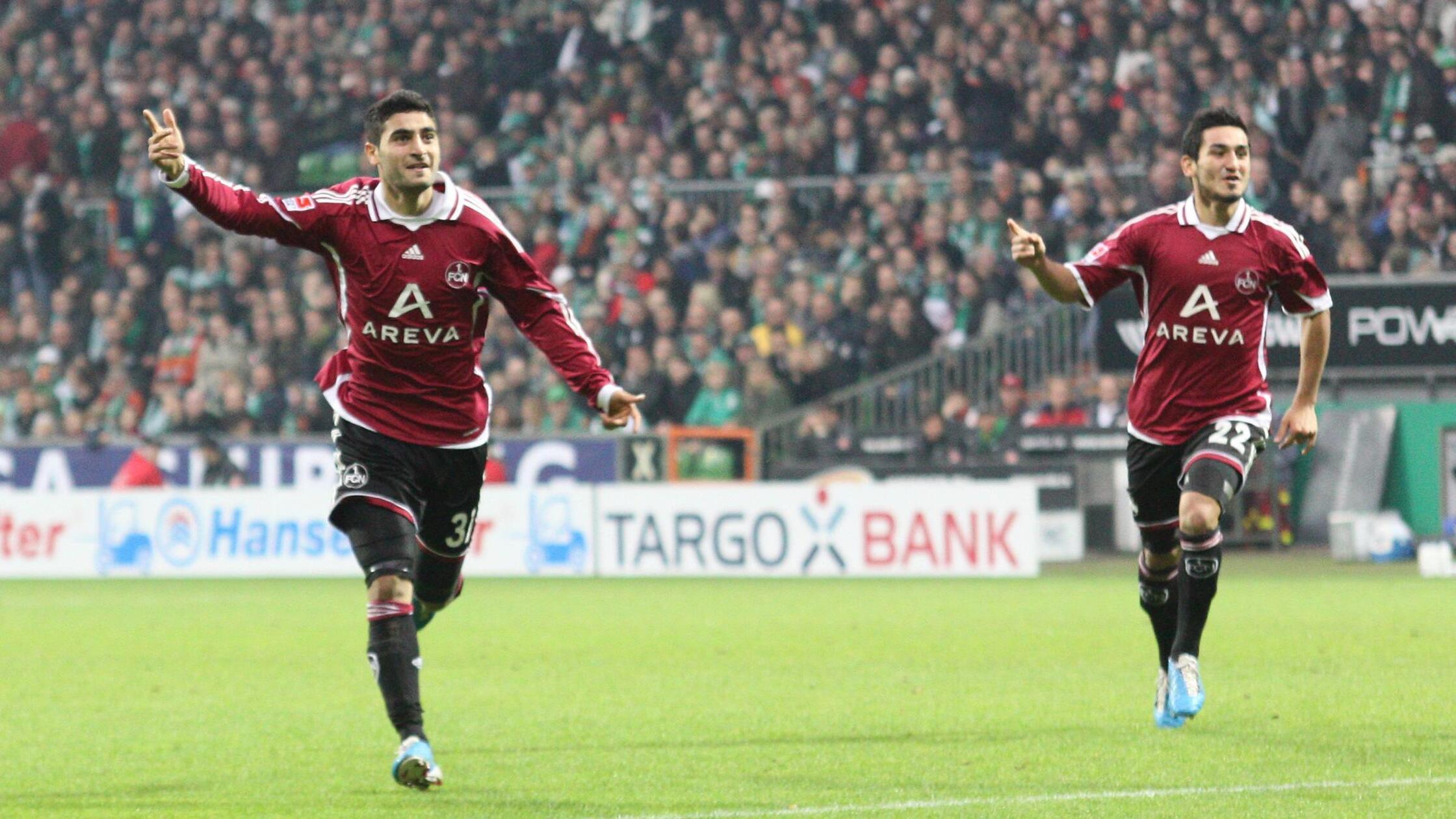 Heimtrikot 2010/11 So blieb beim Heimtrikot auch ein Jahr später alles beim Alten. Sehen diese beiden Herren, links Mehmet Ekici und rechts Ilkay Gündogan, nicht toll aus im Club-Trikot?