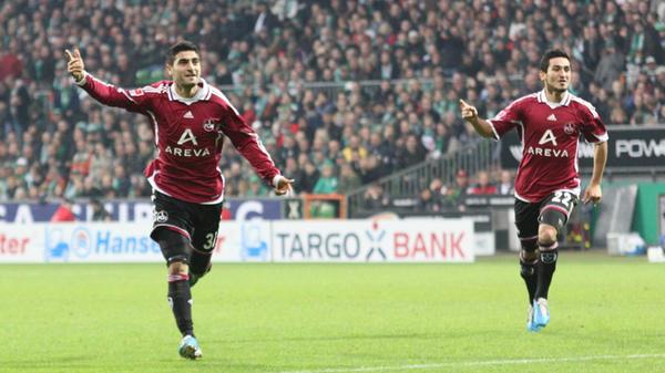 Heimtrikot 2010/11 So blieb beim Heimtrikot auch ein Jahr später alles beim Alten. Sehen diese beiden Herren, links Mehmet Ekici und rechts Ilkay Gündogan, nicht toll aus im Club-Trikot?