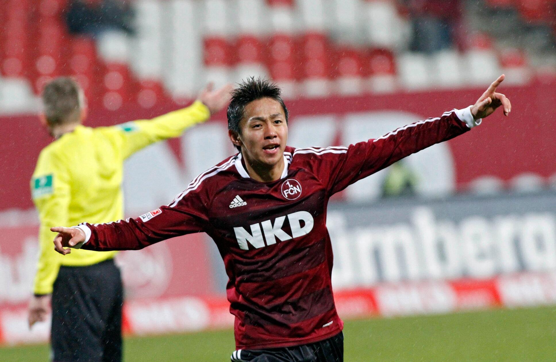 Heimtrikot 2012/13 Es bleibt bei den Querstreifen, der Sponsor ändert sich aber mal wieder: Die Textilmarkt-Kette NKD steigt beim Nürnberger Bundesligisten ein.